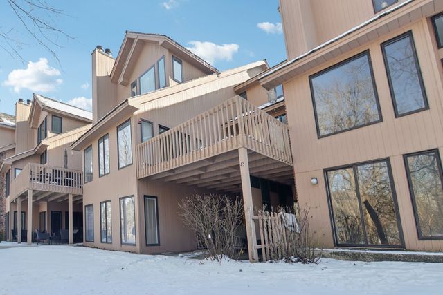 43 Oak Creek Court, Burr Ridge, IL 60527