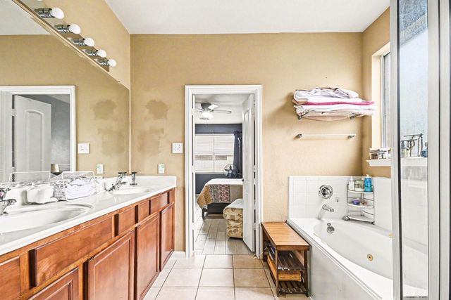 4112 S Meridian Greens Drive, Dickinson, TX 77539