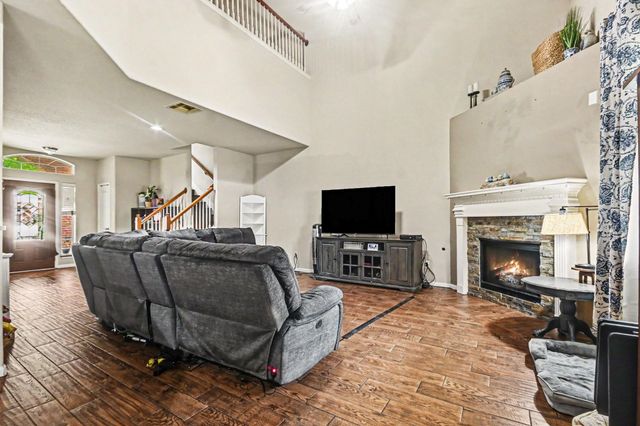 4112 S Meridian Greens Drive, Dickinson, TX 77539