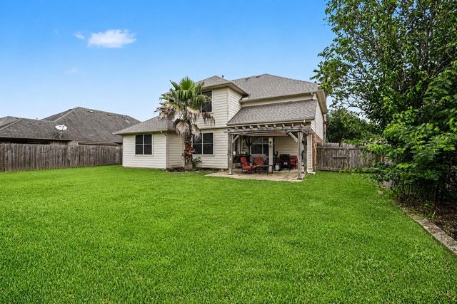 4112 S Meridian Greens Drive, Dickinson, TX 77539