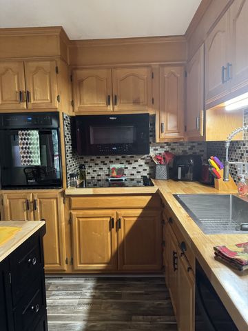 1009 Woodmont Dr, Gallatin, TN 37066