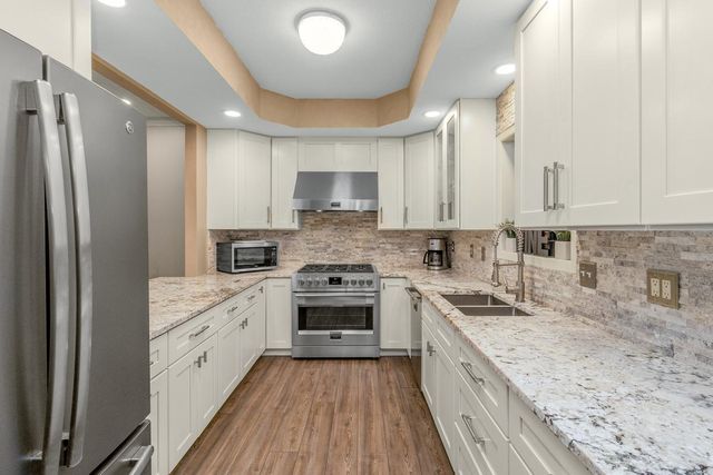 1900 Victoria Road S C, Mendota Heights, MN 55118