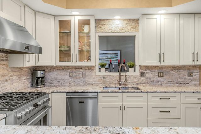 1900 Victoria Road S C, Mendota Heights, MN 55118