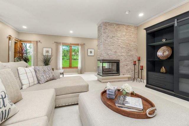 1900 Victoria Road S C, Mendota Heights, MN 55118