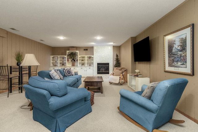 1900 Victoria Road S C, Mendota Heights, MN 55118