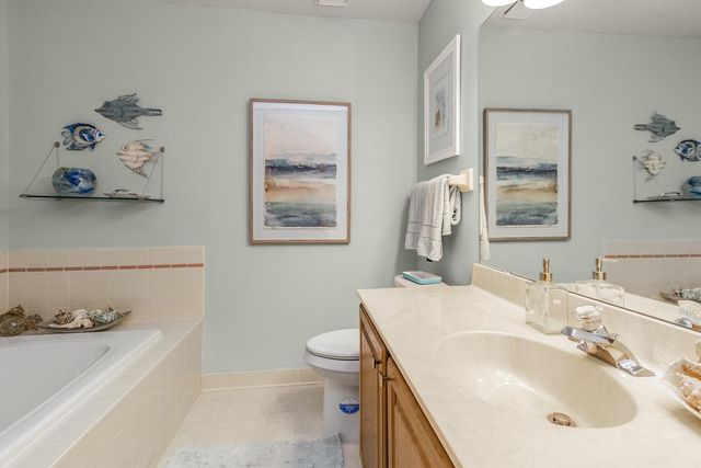 1900 Victoria Road S C, Mendota Heights, MN 55118