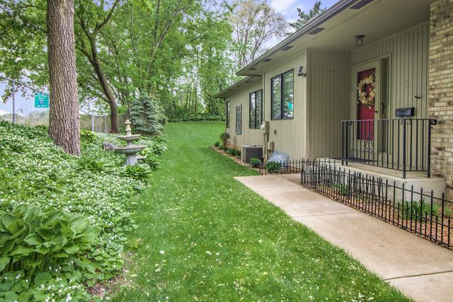 1900 Victoria Road S C, Mendota Heights, MN 55118