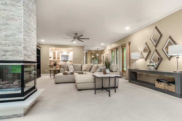 1900 Victoria Road S C, Mendota Heights, MN 55118