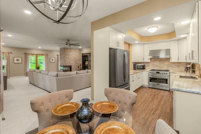 1900 Victoria Road S C, Mendota Heights, MN 55118
