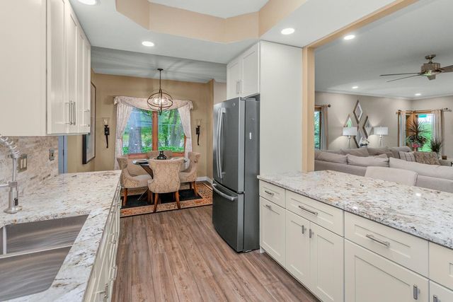 1900 Victoria Road S C, Mendota Heights, MN 55118