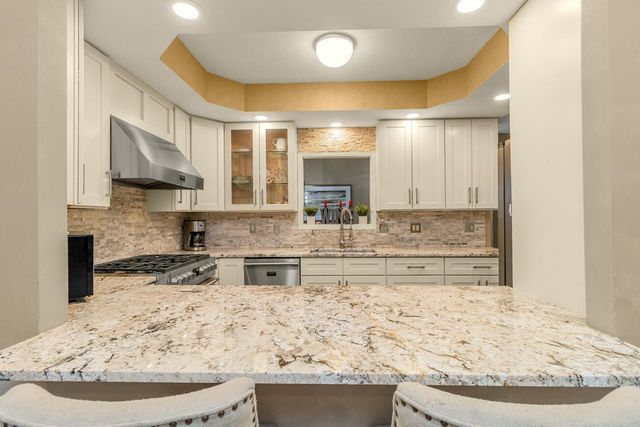 1900 Victoria Road S C, Mendota Heights, MN 55118