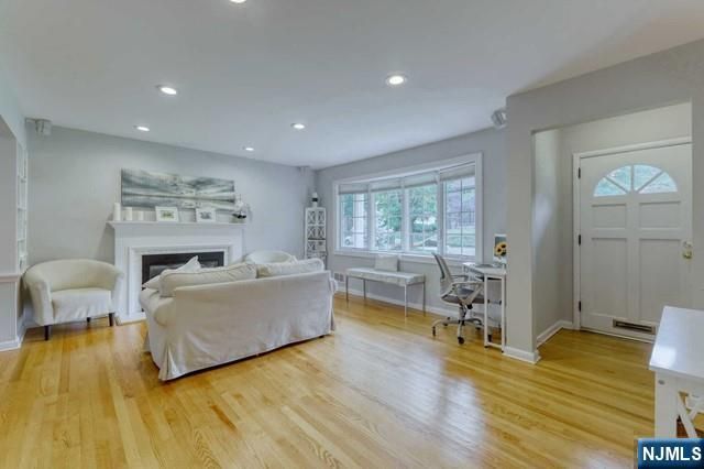 230 Pinelynn Road, Glen Rock, NJ 07452