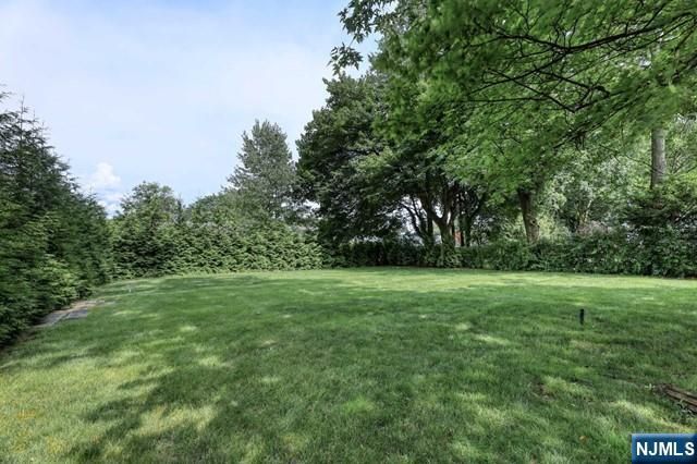 230 Pinelynn Road, Glen Rock, NJ 07452