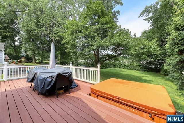 230 Pinelynn Road, Glen Rock, NJ 07452