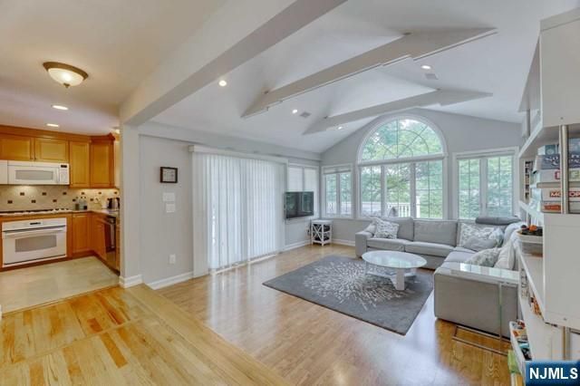 230 Pinelynn Road, Glen Rock, NJ 07452