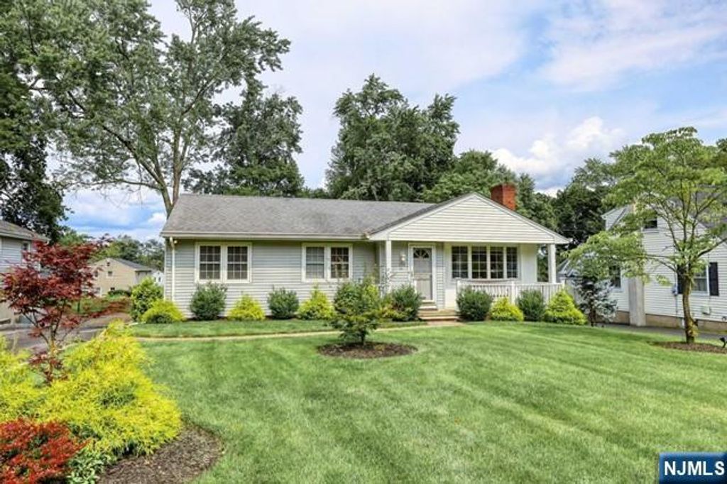 230 Pinelynn Road, Glen Rock, NJ 07452