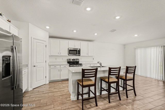 906 Dockside Drive SW, Palm Bay, FL 32908