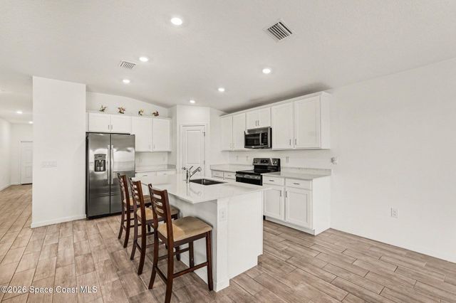 906 Dockside Drive SW, Palm Bay, FL 32908