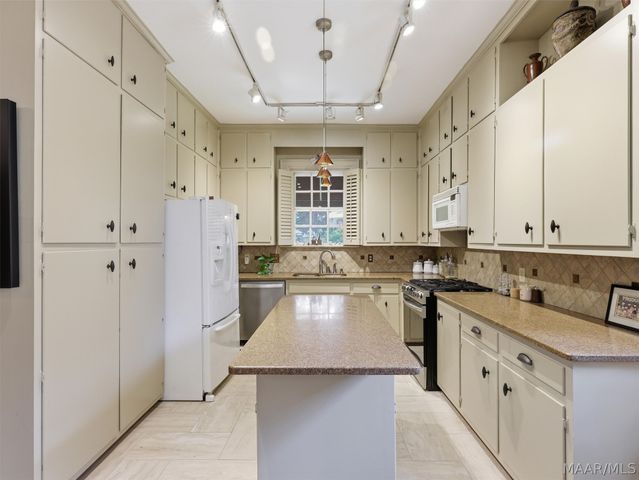 820 E Fairview Avenue, Montgomery, AL 36106