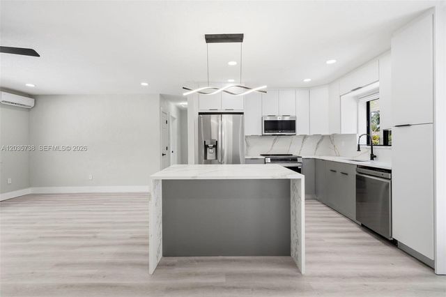 1944 NE 2nd Avenue, Pompano Beach, FL 33060