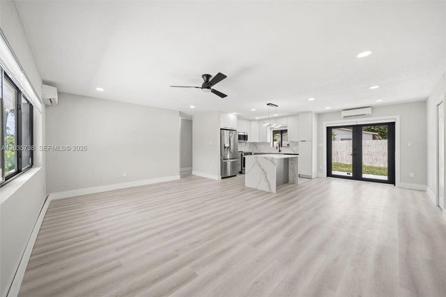 1944 NE 2nd Avenue, Pompano Beach, FL 33060
