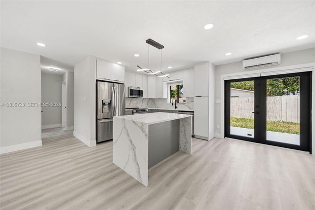 1944 NE 2nd Avenue, Pompano Beach, FL 33060