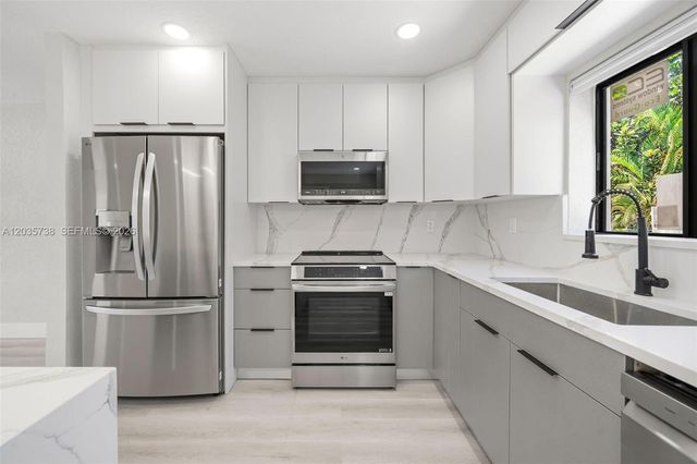 1944 NE 2nd Avenue, Pompano Beach, FL 33060