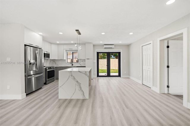 1944 NE 2nd Avenue, Pompano Beach, FL 33060