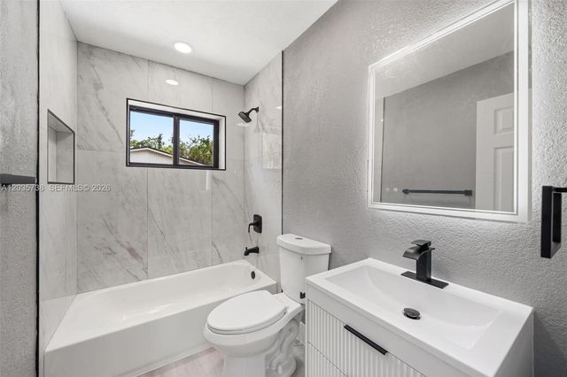 1944 NE 2nd Avenue, Pompano Beach, FL 33060