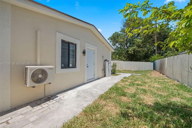 1944 NE 2nd Avenue, Pompano Beach, FL 33060