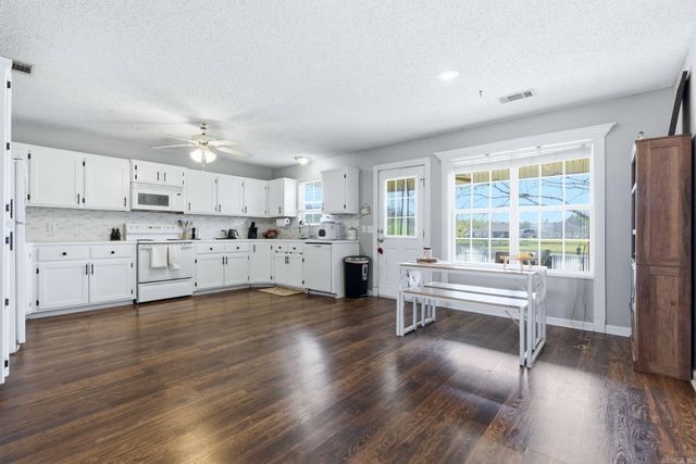 319 lamplighter Drive, Benton, AR 72015