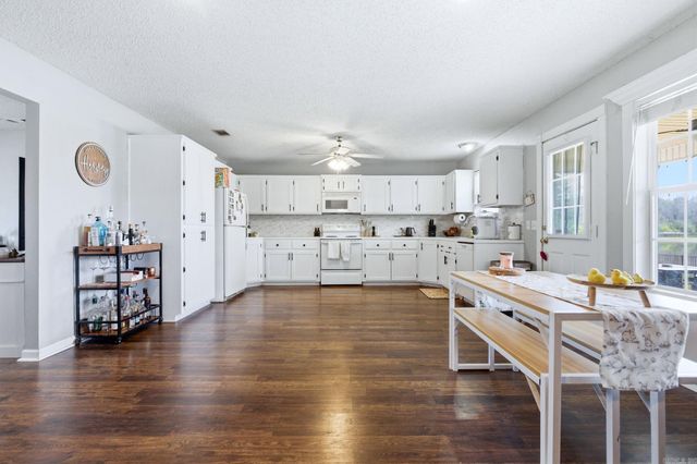 319 lamplighter Drive, Benton, AR 72015