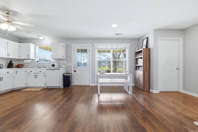 319 lamplighter Drive, Benton, AR 72015