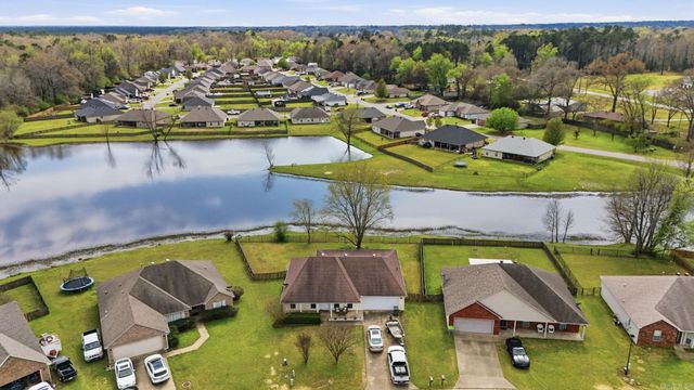 319 lamplighter Drive, Benton, AR 72015