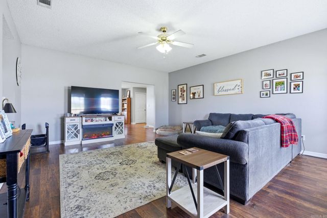 319 lamplighter Drive, Benton, AR 72015