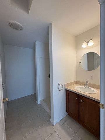 50 Adams St 109, Worcester, MA 01604