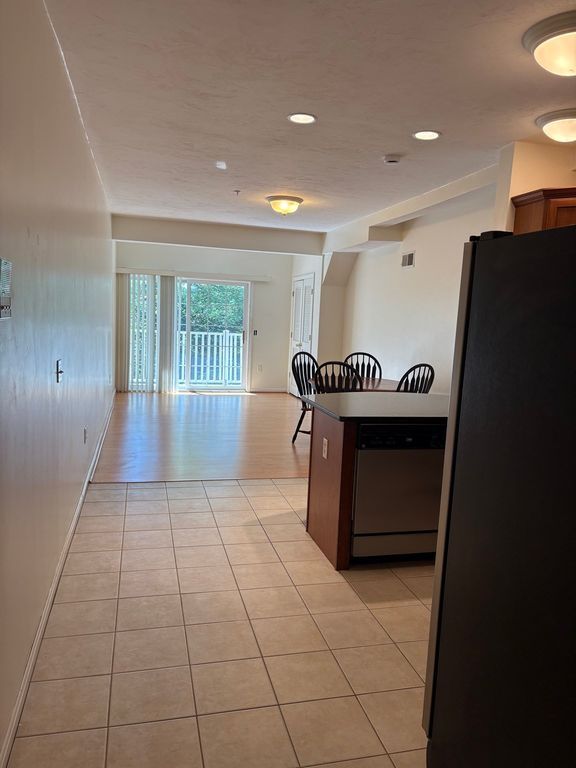 50 Adams St 109, Worcester, MA 01604