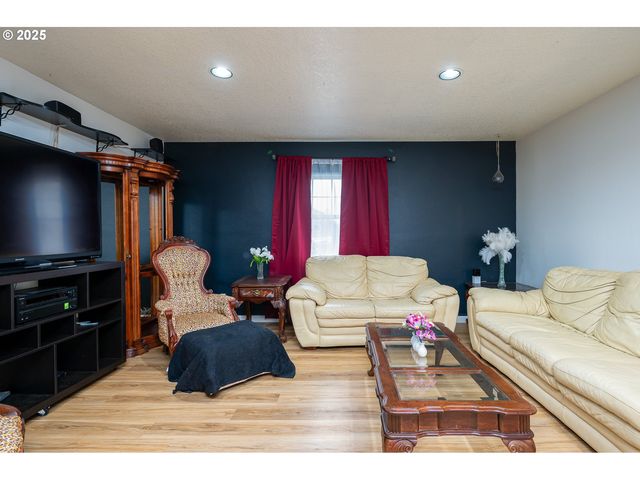 2837 Se 90TH Pl, Portland, OR 97266