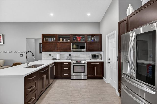 1603 E Harmony Lake Cir, Davie, FL 33324
