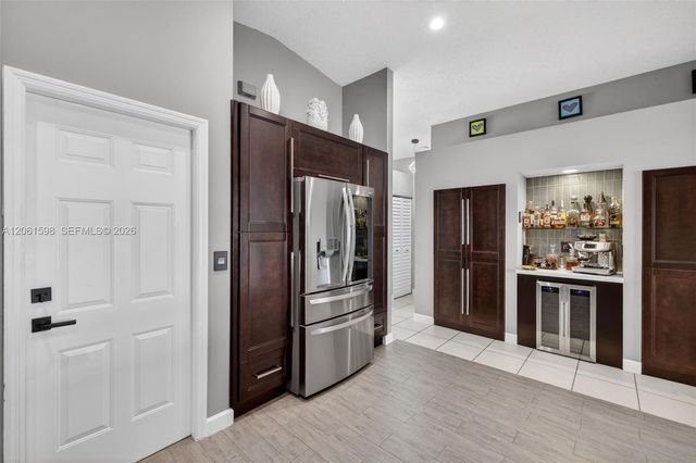 1603 E Harmony Lake Cir, Davie, FL 33324