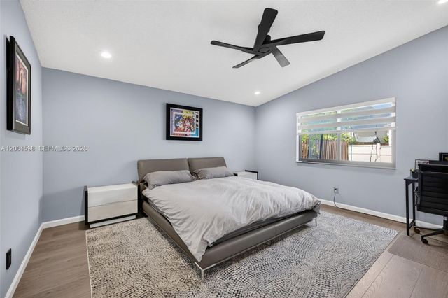 1603 E Harmony Lake Cir, Davie, FL 33324
