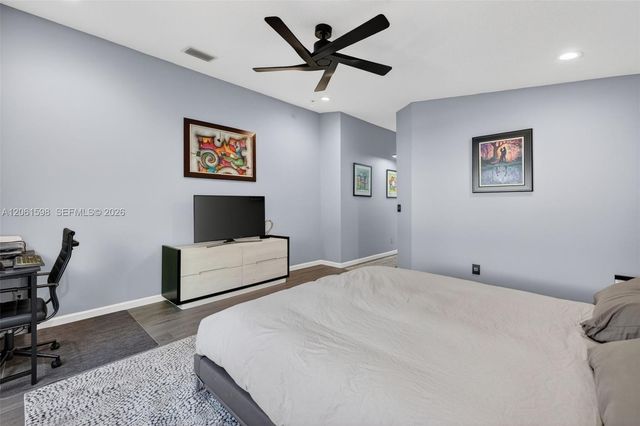 1603 E Harmony Lake Cir, Davie, FL 33324