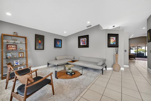 1603 E Harmony Lake Cir, Davie, FL 33324