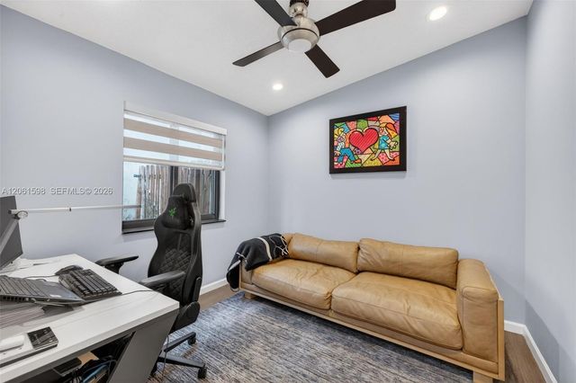 1603 E Harmony Lake Cir, Davie, FL 33324