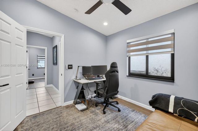 1603 E Harmony Lake Cir, Davie, FL 33324