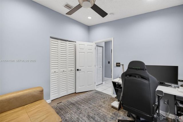1603 E Harmony Lake Cir, Davie, FL 33324