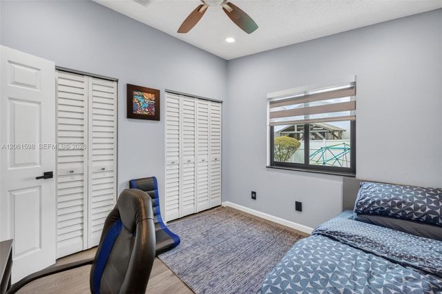 1603 E Harmony Lake Cir, Davie, FL 33324
