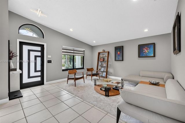 1603 E Harmony Lake Cir, Davie, FL 33324