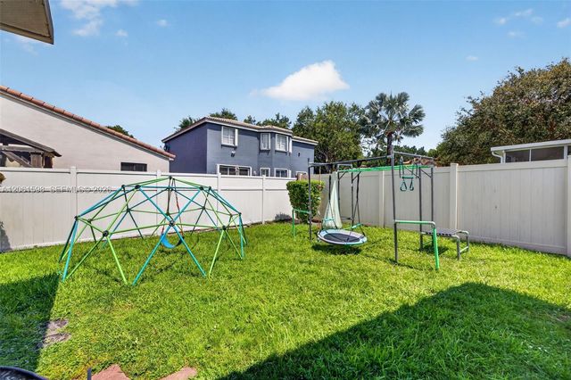 1603 E Harmony Lake Cir, Davie, FL 33324