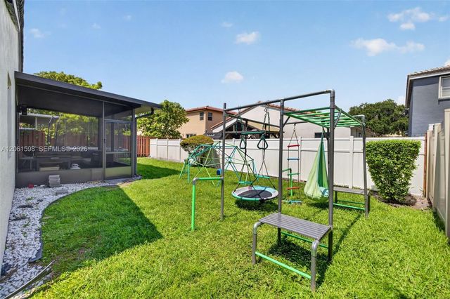 1603 E Harmony Lake Cir, Davie, FL 33324